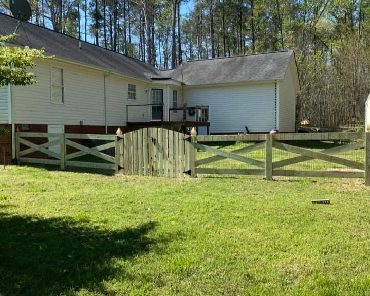 Top Fence Company in Colonial Heights